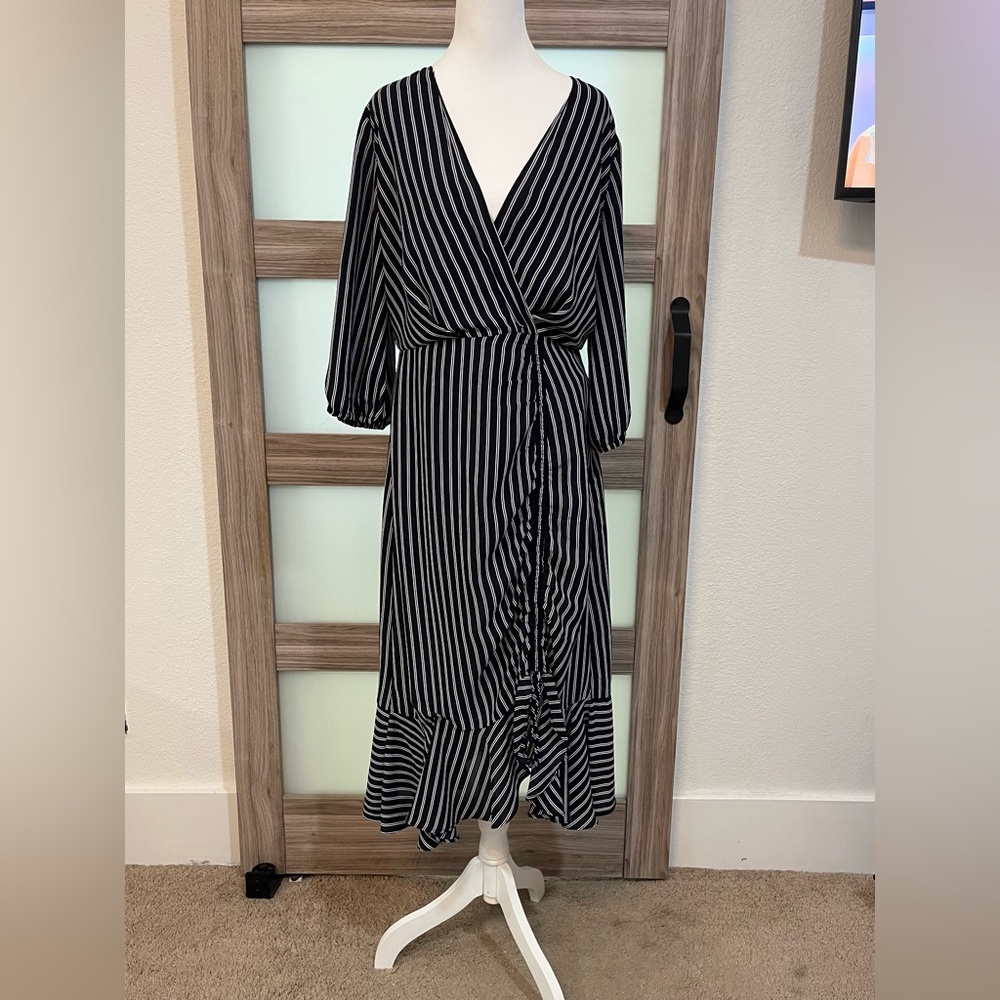 Chelsea28 Navy & White Dress Sz M